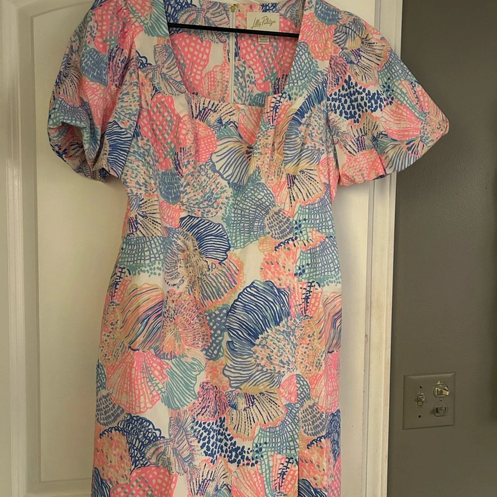 Lilly Pulitzer Kalinara sleeved romper in Multi Roar of the Seas - NWOT! - Picture 2 of 2